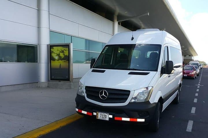Round Trip Transfer Liberia Airport to Riu Guanacaste, Palace