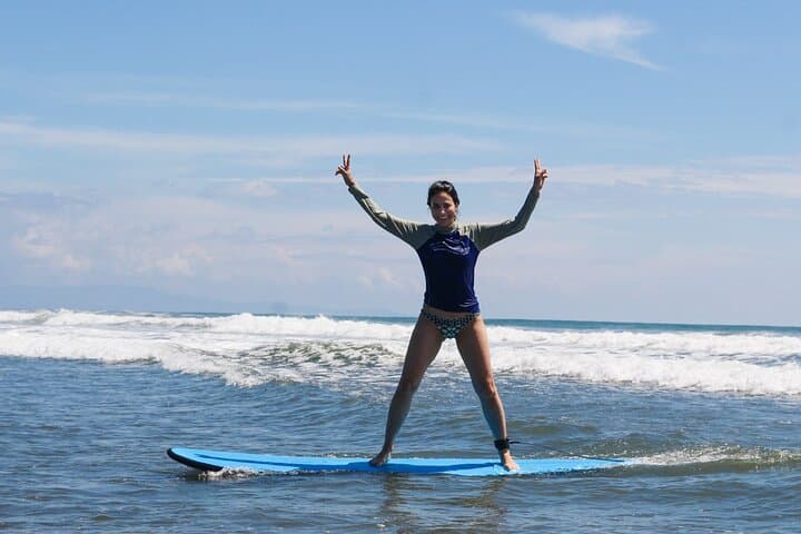 Five days of group surf lessons in Montezuma