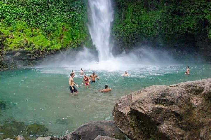 3 in 1 Combo: La Fortuna Waterfall, Hanging Bridges, Thermal Spa from San José