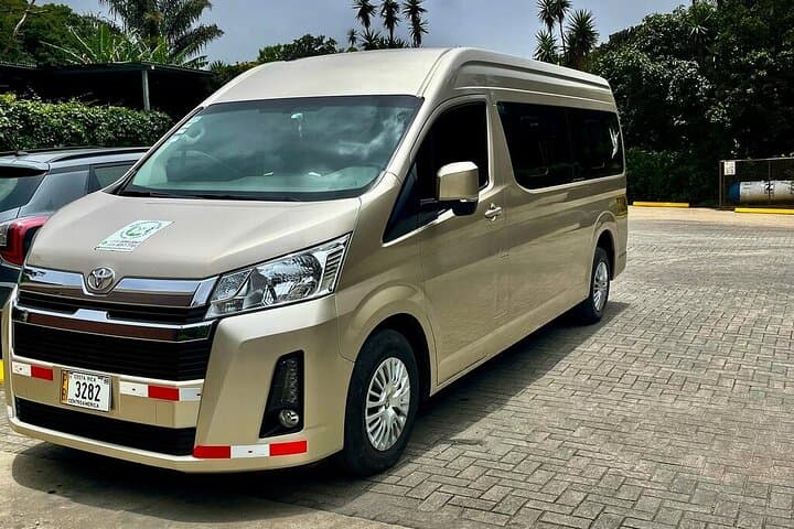 Shared Shuttle from Monteverde to Tamarindo