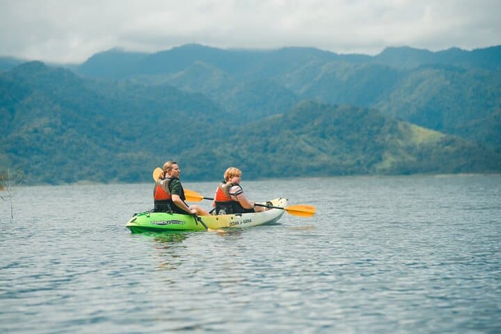 Discover the Beauty of Arenal Lake on a Guided Kayaking Tour