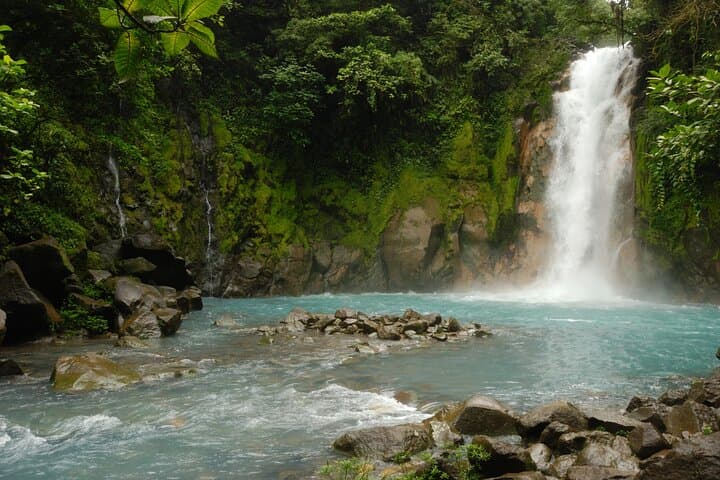 From La Fortuna: Río Celeste Waterfall, Swimming Pool and Lunch.