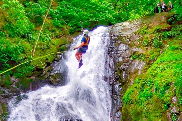 Shore Excursion Puntarenas: Mega Zipline (18 Cables, 11 Falls)