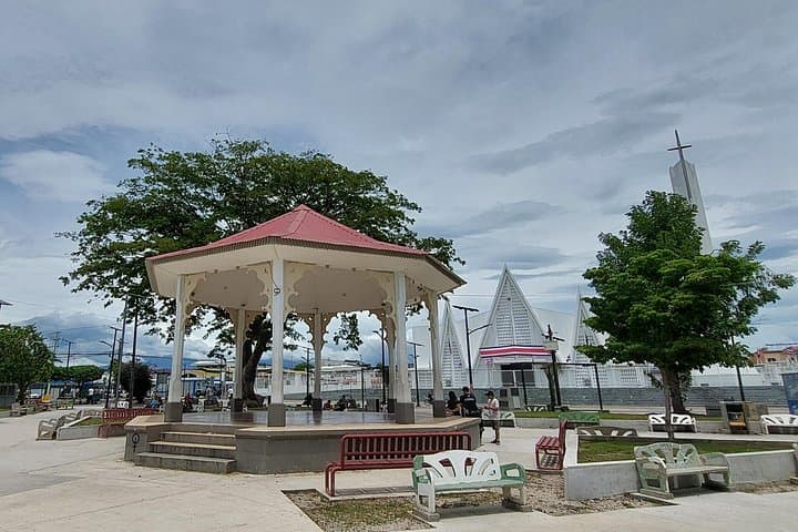 Local Sightseeing & Liberia Walking City Tour