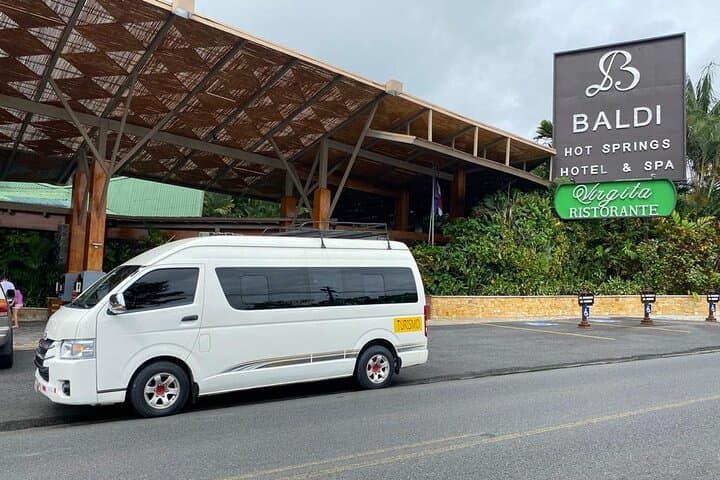 Private Transfer from La Fortuna to Juan Santa Maria Airport