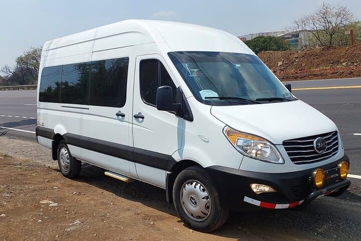 One-Way Private Transfer: SJO Airport to/from Uvita or Dominical