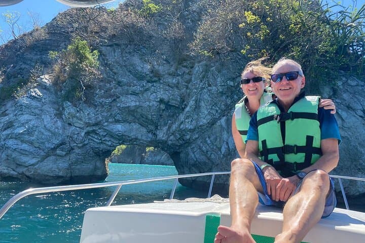 Isla Tortuga VIP from Jaco: Small Groups, Monkey & safari tour