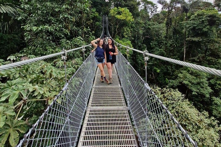 Private Guide Hanging Bridges, Fortuna Waterfall, Arenal Volcano