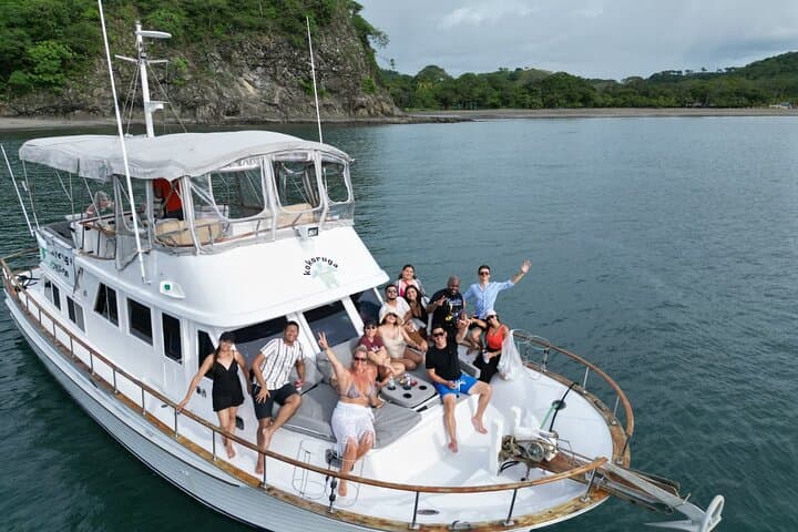 "KOKORUGA" Private Boat Tour with Food, Free Drink, Snorkel