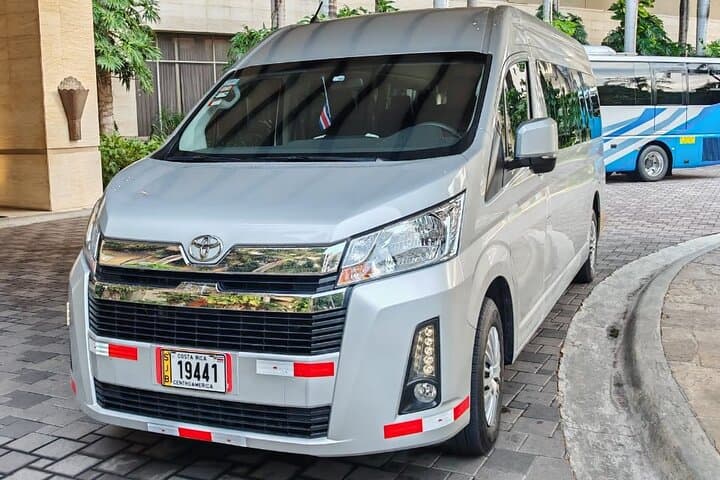 Private Transfer San Jose Airport and Hotels to La Fortuna