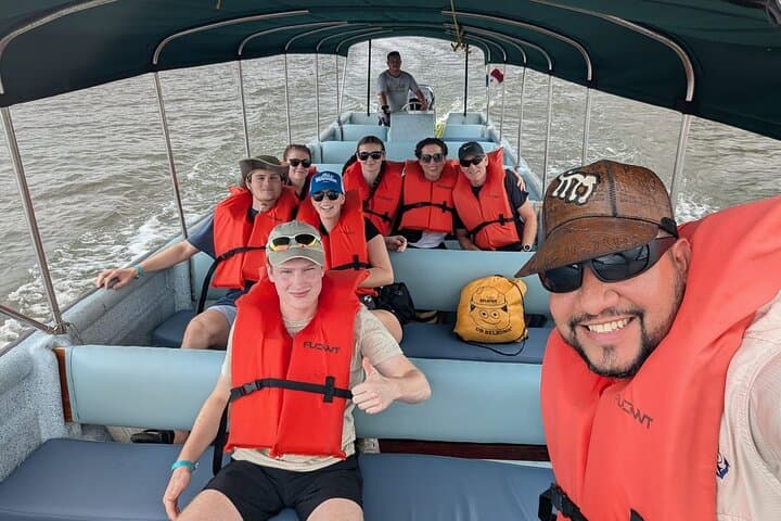 Guided Boat Expedition thru the Panama Canal + Premium Amenities