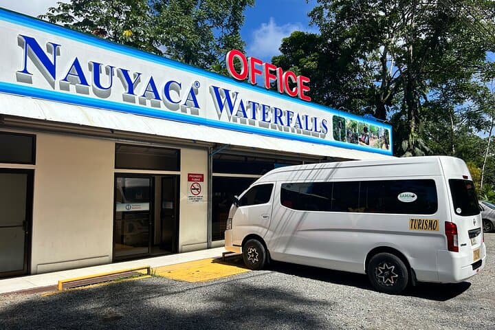 Private Transfer from Manuel Antonio to Nauyaca Waterfalls (Round Trip)