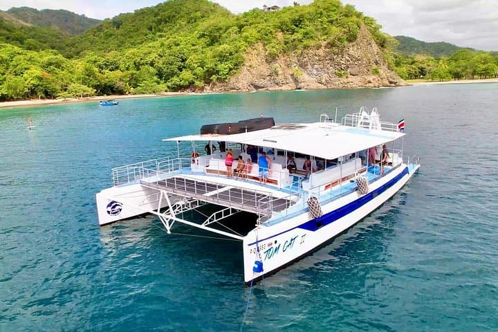 Tamarindo: Snorkel and Sunset Catamaran Cruise with Lunch, Drinks