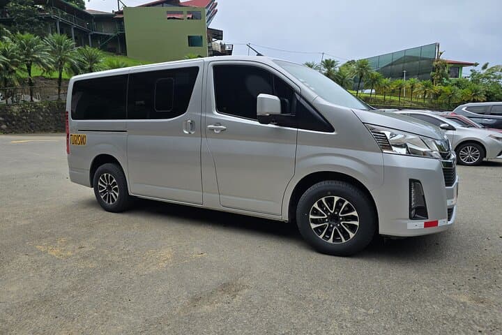 Private Transportation From/To Airport and Papagayo and Flamingo