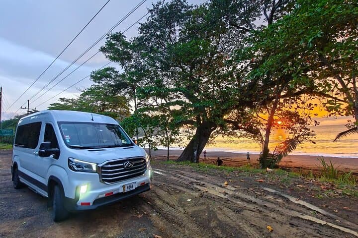 Private Transfer from SJO Airport to La Fortuna by Van with WiFi