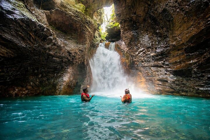 The Leona Waterfall Hiking Tour with Lunch and Transfers
