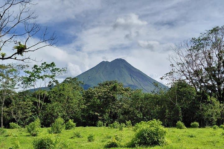 La Fortuna Arenal Volcano Hotels to SJO Airport Private Transfer