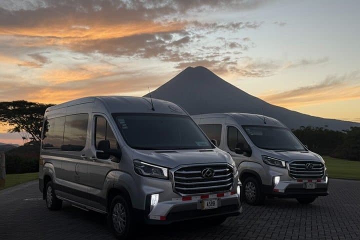 Transfer from Liberia Airport LIR to La Fortuna 1 to6 Passengers