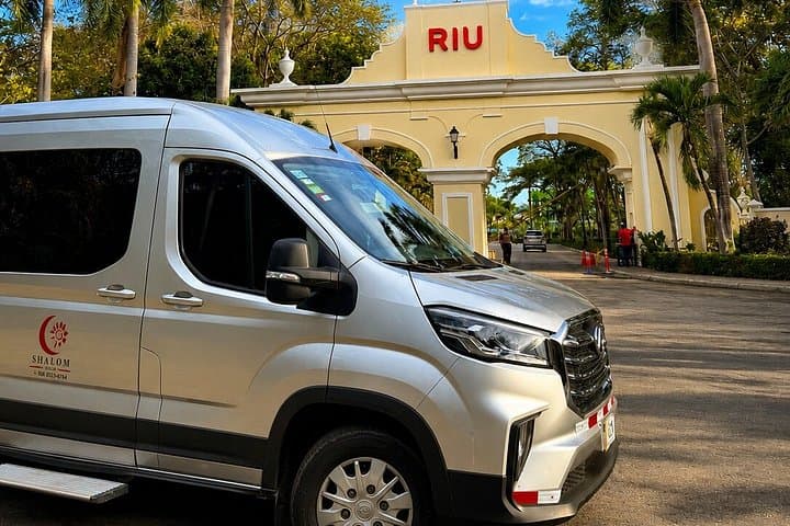 Private Airport Transfer to Hotel Riu Guanacaste and Palace